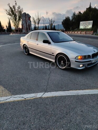 BMW 525 2001, 300,000 km - 2.5 l - Zaqatala