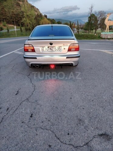 BMW 525 2001, 300,000 km - 2.5 l - Zaqatala