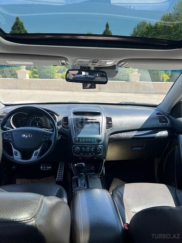 Kia Sorento-13