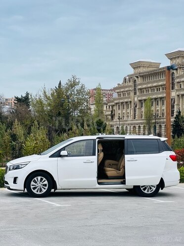 Kia Carnival-5