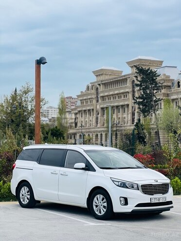 Kia Carnival-2