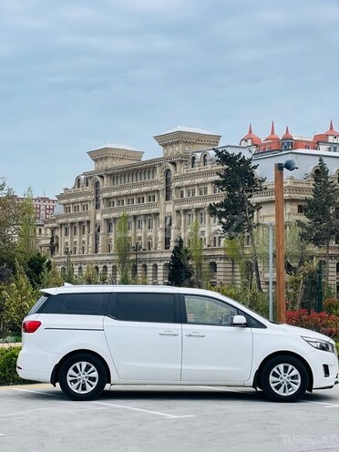 Kia Carnival-4