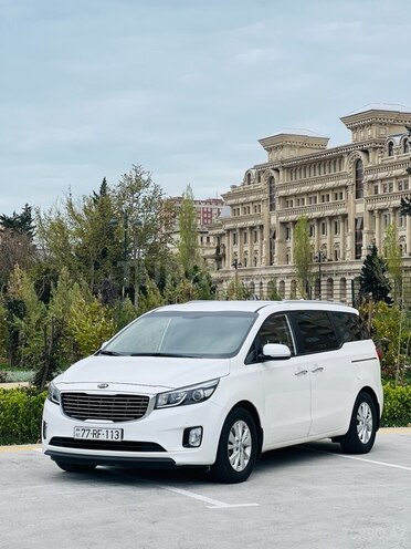 Kia Carnival-1