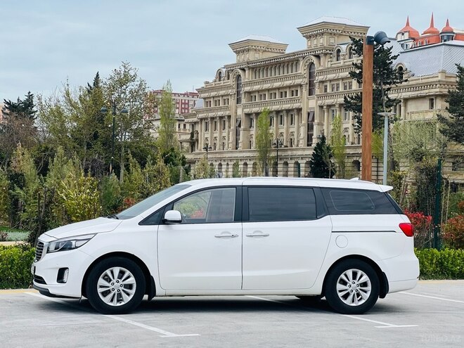 Kia Carnival-3