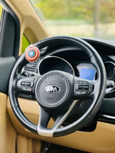 Kia Carnival-12