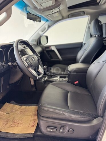 Toyota Land Cruiser Prado-8