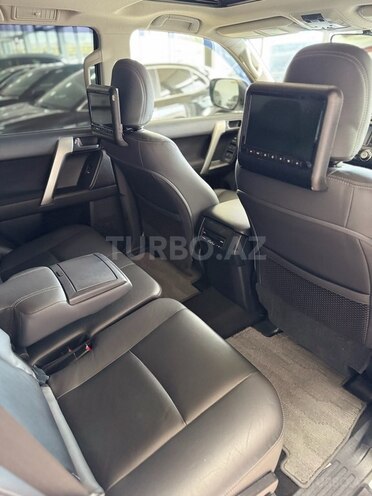 Toyota Land Cruiser Prado-11