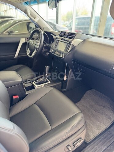 Toyota Land Cruiser Prado-10