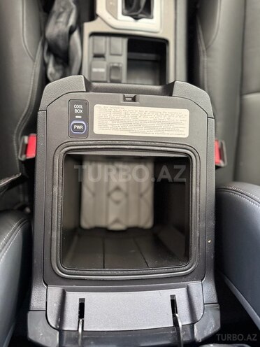Toyota Land Cruiser Prado-16