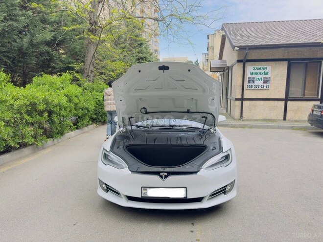 Tesla Model S-10