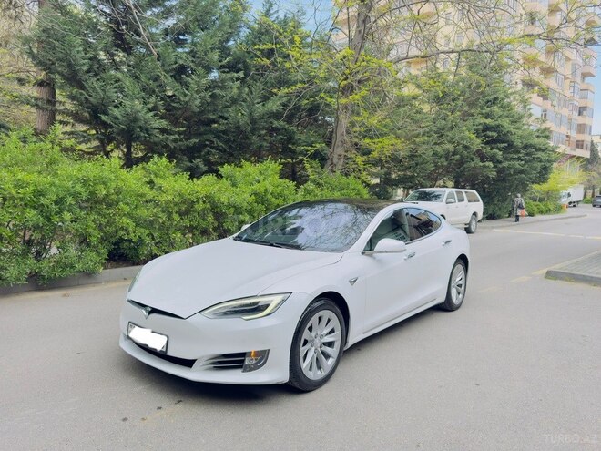 Tesla Model S-4
