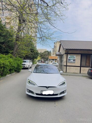 Tesla Model S-2