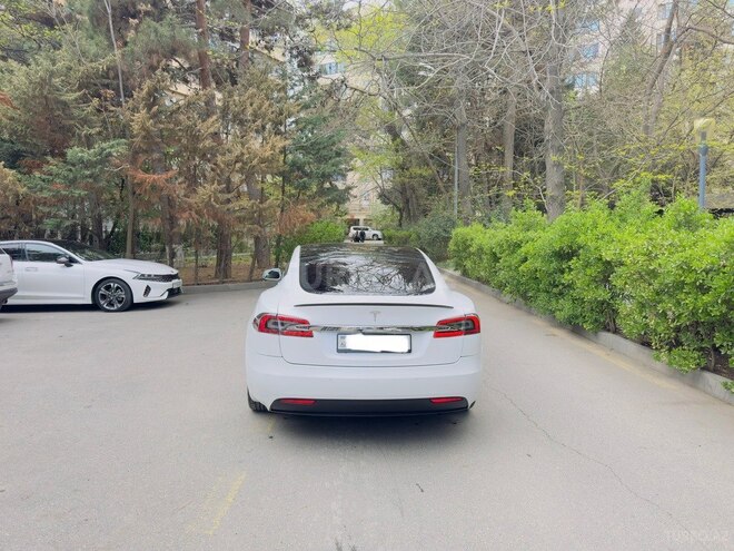 Tesla Model S-7