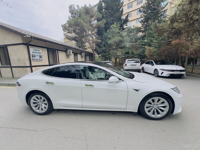 Tesla Model S-8