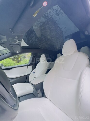 Tesla Model S-13