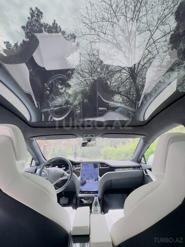 Tesla Model S-12