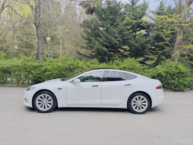 Tesla Model S-6