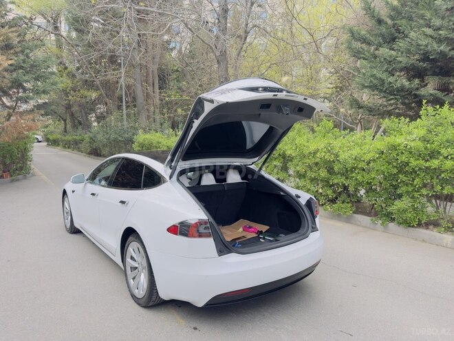 Tesla Model S-9