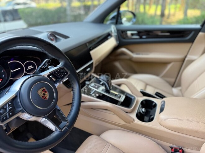 Porsche Cayenne-11