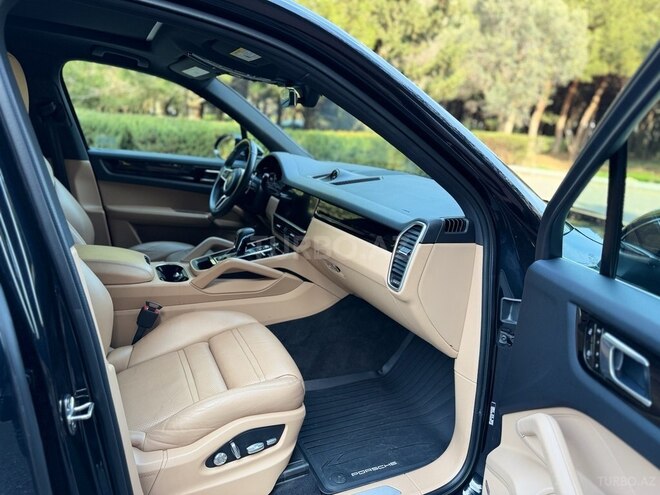 Porsche Cayenne-8