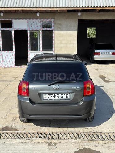 Toyota Corolla 2004, 260,000 km - 1.4 l - Salyan
