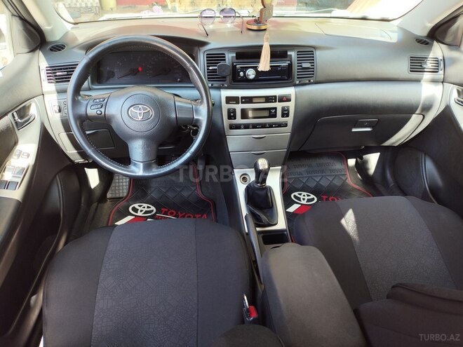 Toyota Corolla 2004, 260,000 km - 1.4 l - Salyan
