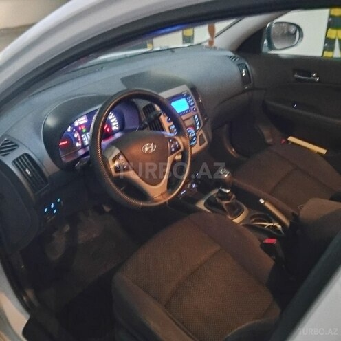 Hyundai i30 2011, 275,000 km - 1.6 л - Bakı