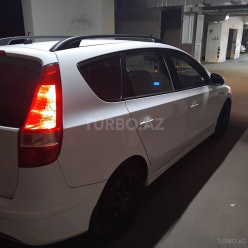 Hyundai i30 2011, 275,000 km - 1.6 л - Bakı