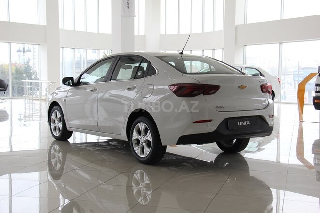 Chevrolet Onix-3