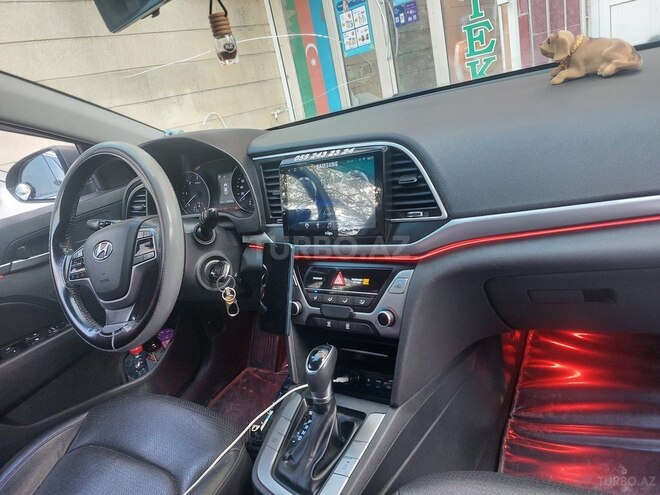 Hyundai Avante 2018, 246,000 km - 1.6 л - Bakı