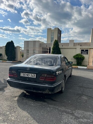 Mercedes E 220 d 2002, 600,000 km - 2.2 л - Balakən