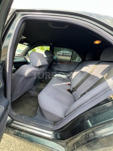 Mercedes E 220 d 2002, 600,000 km - 2.2 л - Balakən