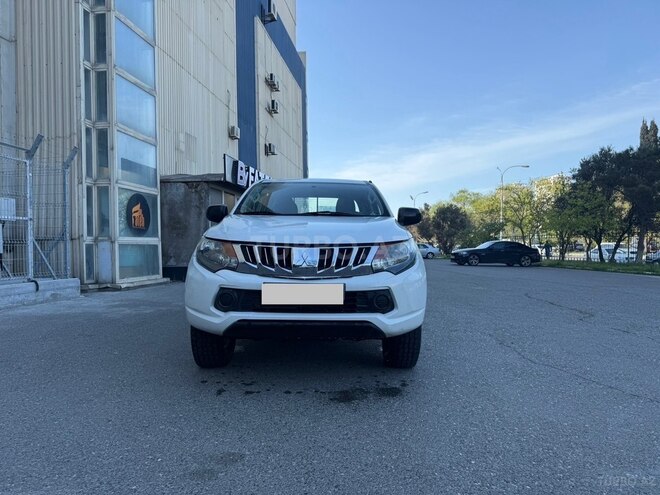Mitsubishi L200-1