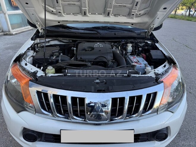 Mitsubishi L200-9
