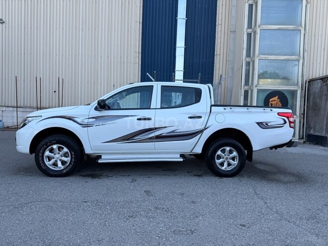 Mitsubishi L200-13
