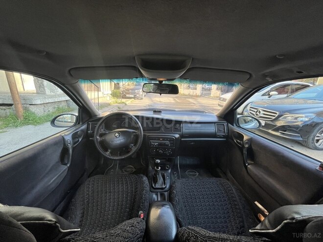 Opel Vectra-4