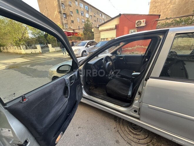 Opel Vectra-10