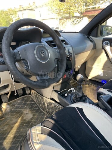 Renault Megane-12
