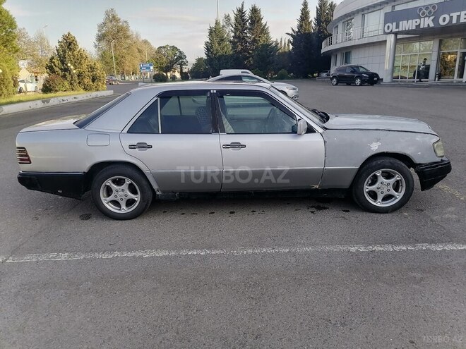 Mercedes E 250 1991, 300,000 km - 2.5 l - Qazax