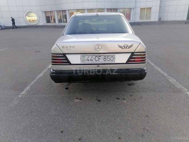 Mercedes E 250 1991, 300,000 km - 2.5 l - Qazax