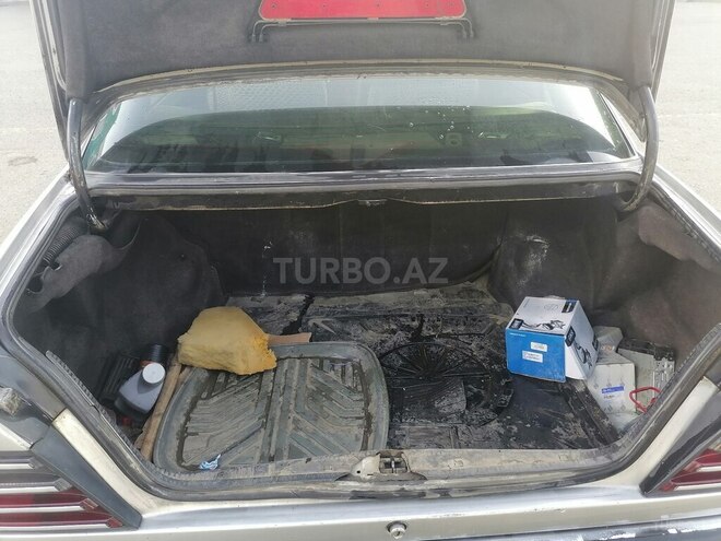 Mercedes E 250 1991, 300,000 km - 2.5 l - Qazax