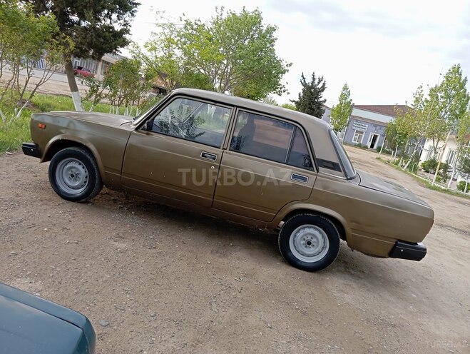 LADA (VAZ) 2107 1982, 99,999 km - 1.6 l - Salyan