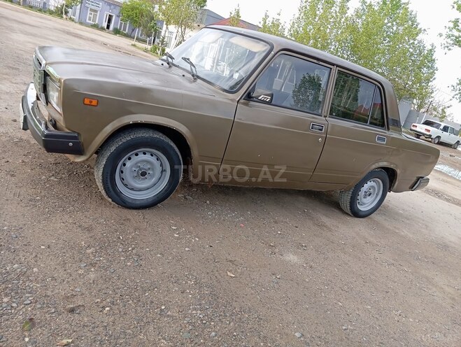 LADA (VAZ) 2107 1982, 99,999 km - 1.6 l - Salyan