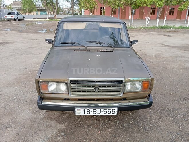 LADA (VAZ) 2107 1982, 99,999 km - 1.6 l - Salyan