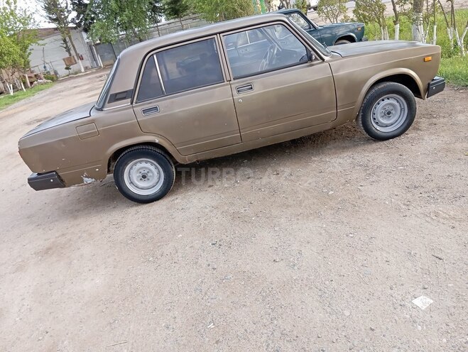 LADA (VAZ) 2107 1982, 99,999 km - 1.6 l - Salyan