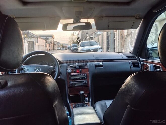 Mercedes E 240 1998, 322,000 km - 2.4 l - Bakı