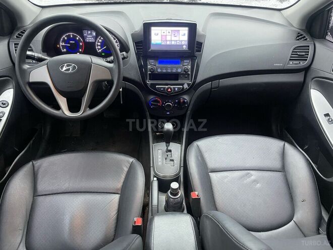 Hyundai Accent-8
