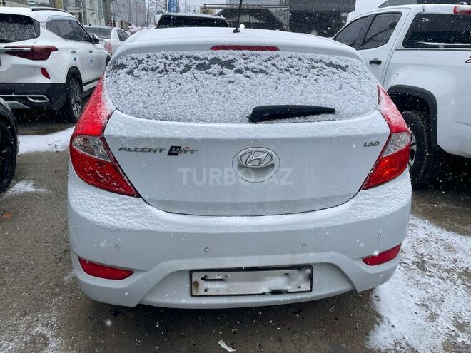 Hyundai Accent-4