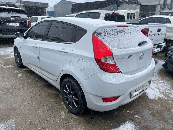 Hyundai Accent-5