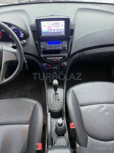 Hyundai Accent-7